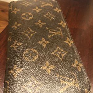 Authentic Louis Vuitton zippy wallet
